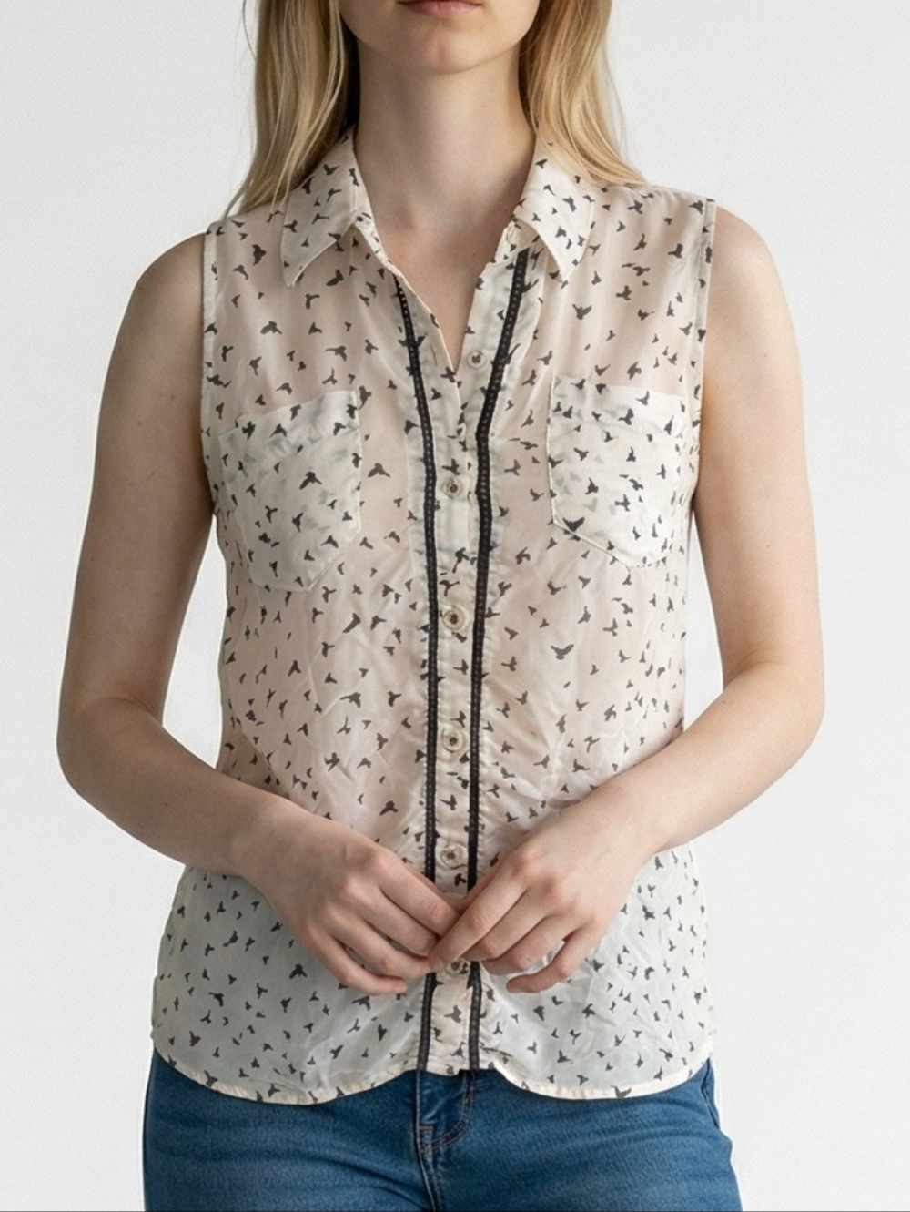Xhilaration Cream Sleeveless Bird-Print Button-Up Blouse with Black Trim